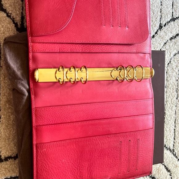 GILLIO A5 Pink w/ 25mm Gold Rings - Picture 3 of 11